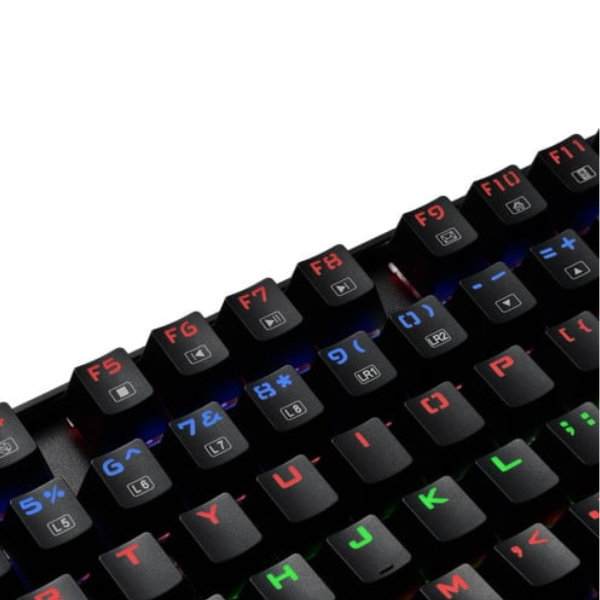 Redragon K552 keyboard – gaming desk lifestyle