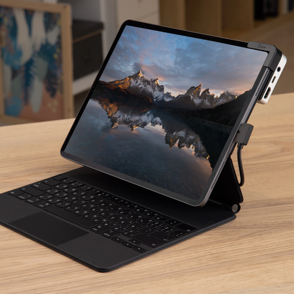 j5create JCD612 USB-C to 4K 60 Hz HDMI Travel Dock for iPad Pro