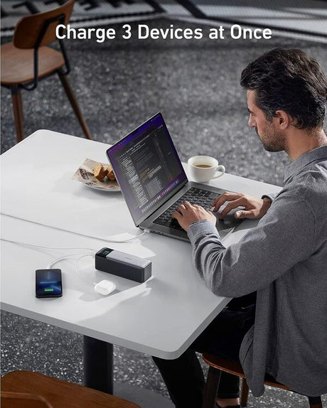 Anker 737 Power Bank – LED battery display