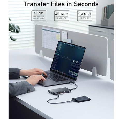 Anker 552 hub – connected to laptop