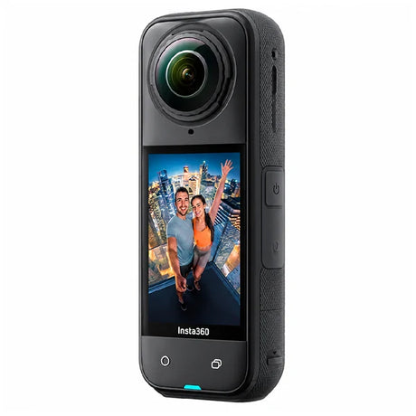 Black 360-degree camera with a display showing a couple in an urban setting, on a white background.