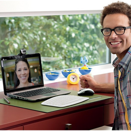 Microsoft LifeCam HD-3000 – clip mounted on monitor