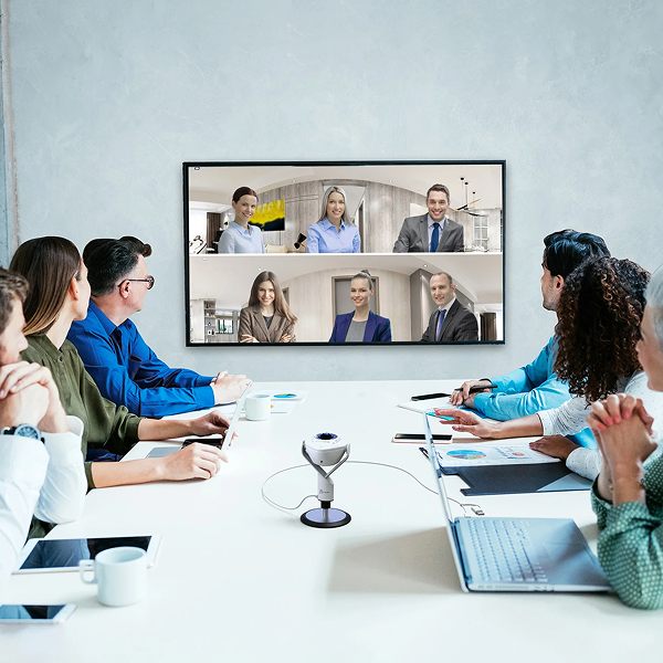 j5create JVU368 360° AI-Powered Webcam with Speakerphone Group of people in a video conference meeting in a modern office setting.