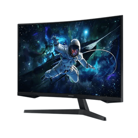 Samsung Odyssey G5 32-inch – gaming desk lifestyle