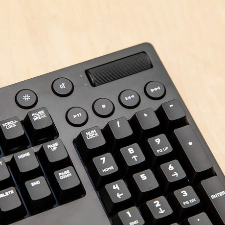 Logitech G610 Orion keyboard – Cherry MX switch close-up